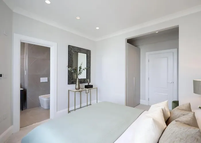 Chic 3 Bed Home In Notting Hill